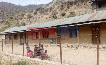 बिद्यालय ब्यबस्थापन समितिद्धारा राम देब माध्यमिक बिद्यालयमा तालाबन्दी