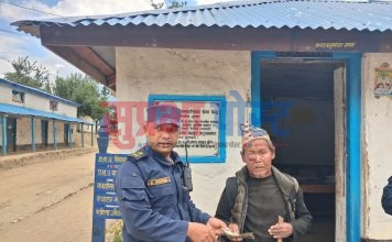 प्रहरी नायव उपरीक्षक खड्का द्धारा असहाय नागरिकलाई आर्थिक सहयोग